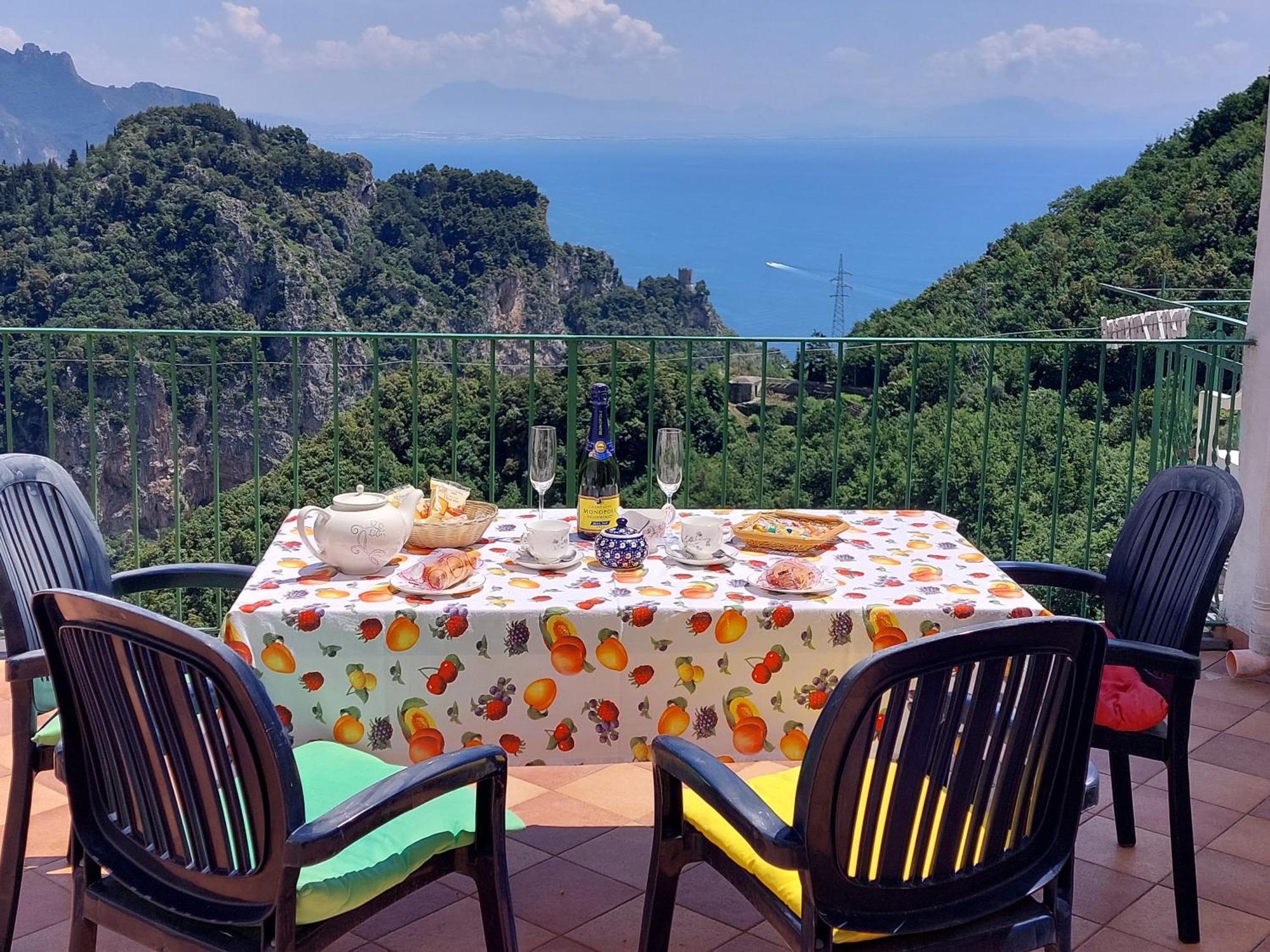 Janet House * Amalfi
